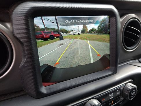 Used 2021 Jeep Gladiator Sport image 18