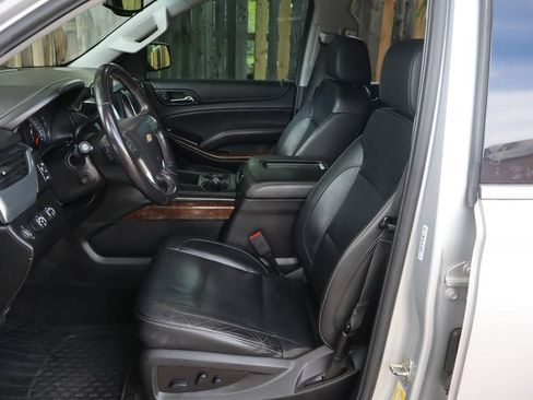 Used 2018 Chevrolet Suburban LT AWD/4WD image 19