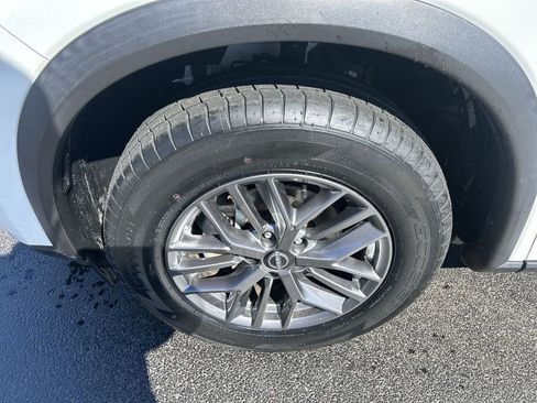 Used 2023 Nissan Rogue S image 16