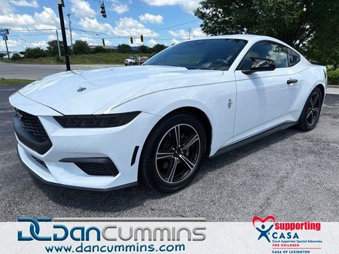 Used 2025 Ford Mustang Coupe RWD image 1