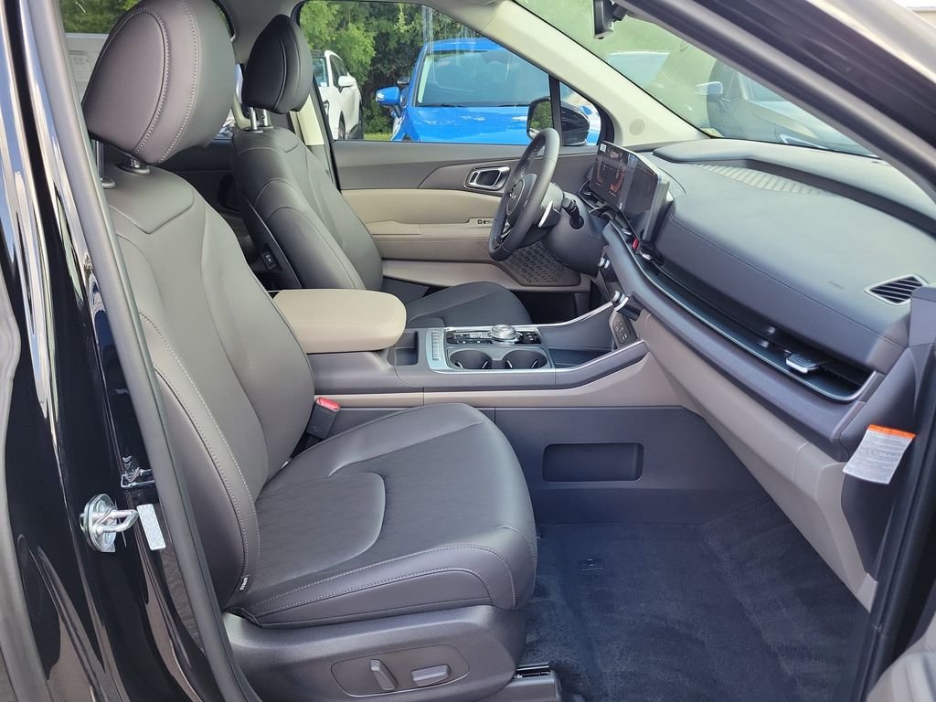 New 2026 Kia Carnival EX FWD image 7