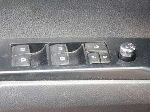 Used 2018 Toyota Camry XLE image 13