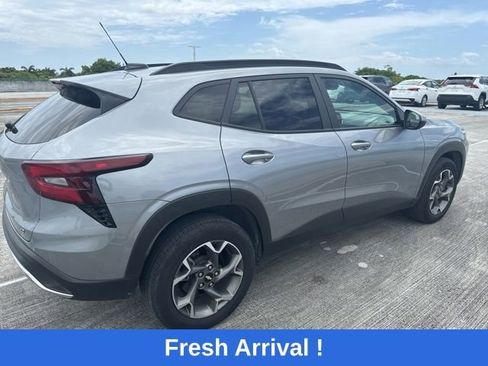 Used 2024 Chevrolet Trax LT FWD image 13