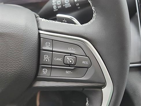 New 2025 Jeep Grand Cherokee L Altitude image 12