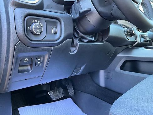 New 2026 RAM 1500 4x4 Crew Cab image 15