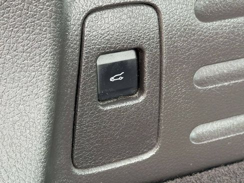 Used 2013 Ford Edge Sport w/ Driver Entry Pkg AWD/4WD image 10