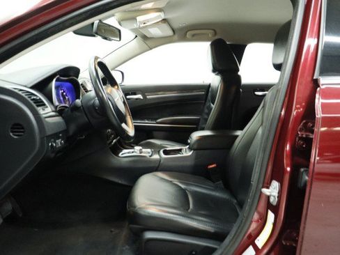 Used 2017 Chrysler 300 Limited RWD image 7