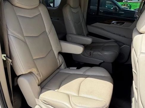 Used 2020 Cadillac Escalade ESV Premium Luxury AWD/4WD image 25