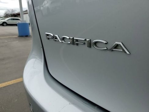 Used 2024 Chrysler Pacifica Limited FWD image 8