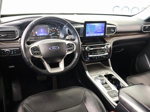 Used 2021 Ford Explorer Limited w/ Equipment Group 301A image 2