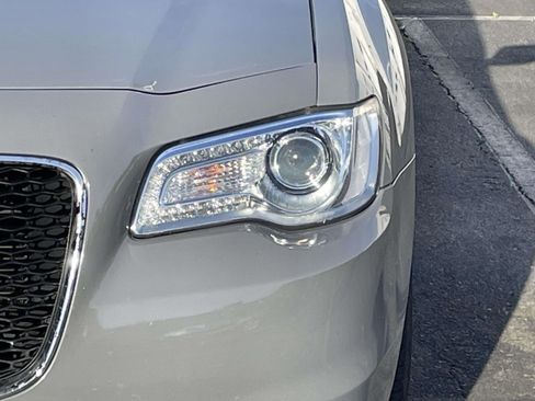 Used 2018 Chrysler 300 Touring w/ Driver Convenience Group image 11