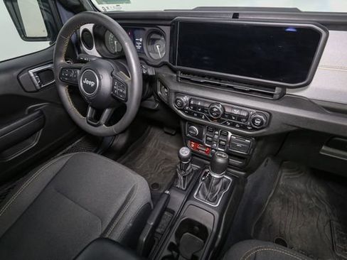 Used 2024 Jeep Wrangler Unlimited AWD/4WD image 19