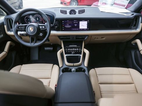 Certified 2026 Porsche Cayenne Coupe AWD/4WD image 32