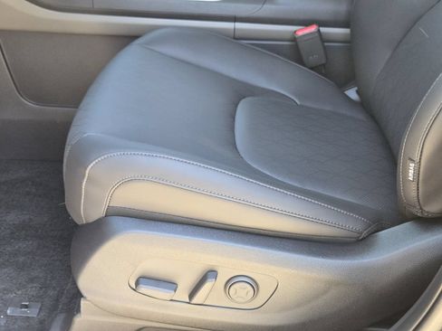New 2026 Kia Carnival EX FWD image 19