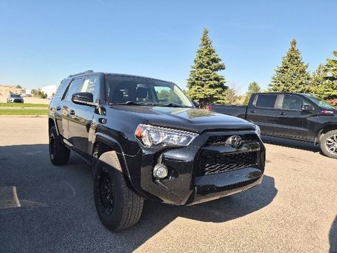Used 2016 Toyota 4Runner SR5 AWD/4WD image 3