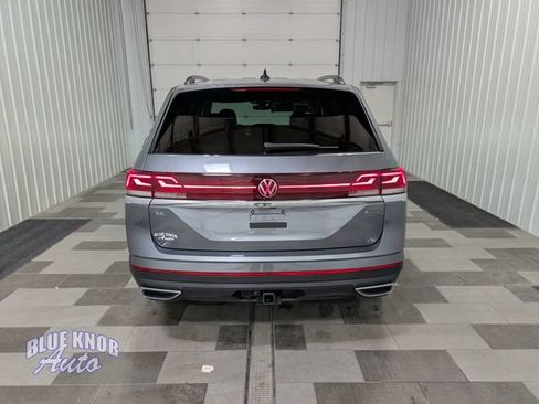 Used 2025 Volkswagen Atlas SE AWD/4WD image 3