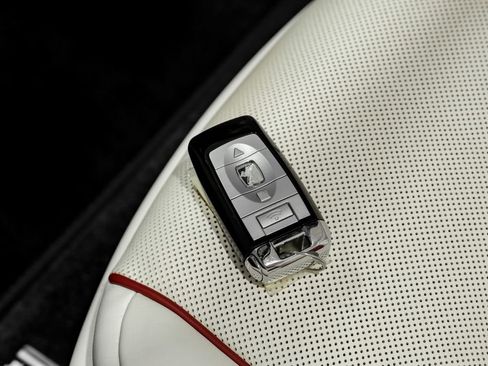 Used 2018 Rolls-Royce Dawn Base image 60