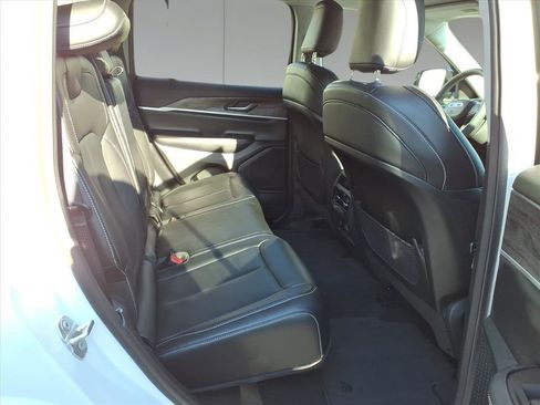 Used 2023 Jeep Grand Cherokee Limited w/ Black Appearance Package image 8