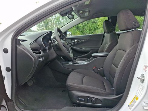 Used 2023 Chevrolet Malibu LT FWD image 13