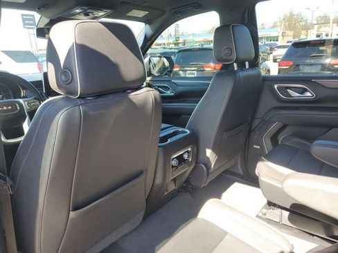 Used 2023 GMC Yukon SLT w/ SLT Luxury Package image 30