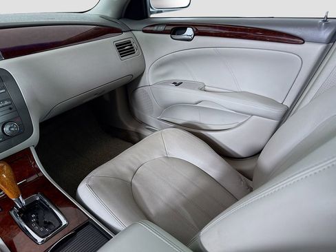 Used 2010 Buick Lucerne CXL FWD image 21