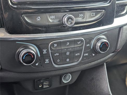 Used 2023 Chevrolet Traverse RS image 19