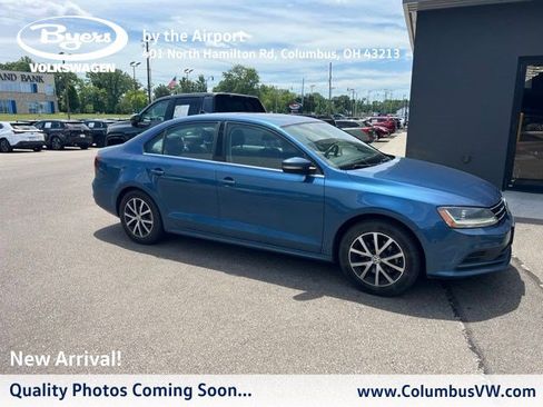 Used 2017 Volkswagen Jetta SE FWD image 1