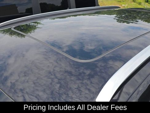 Used 2025 Volkswagen Atlas Cross Sport SE FWD image 5