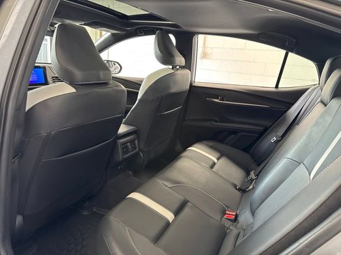 Used 2025 Toyota Camry SE w/ Convenience Package FWD image 39