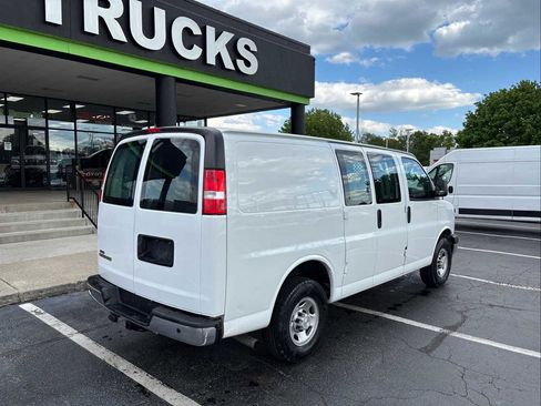 Used 2022 Chevrolet Express 2500 w/ Driver Convenience Package RWD image 8