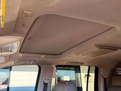 Used 2018 Chevrolet Suburban LT image 14