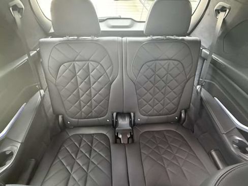 Used 2024 BMW X7 xDrive40i w/ M Sport Package AWD/4WD image 65