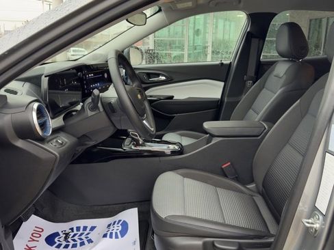 Used 2025 Chevrolet Trax LT w/ LT Convenience Package image 10