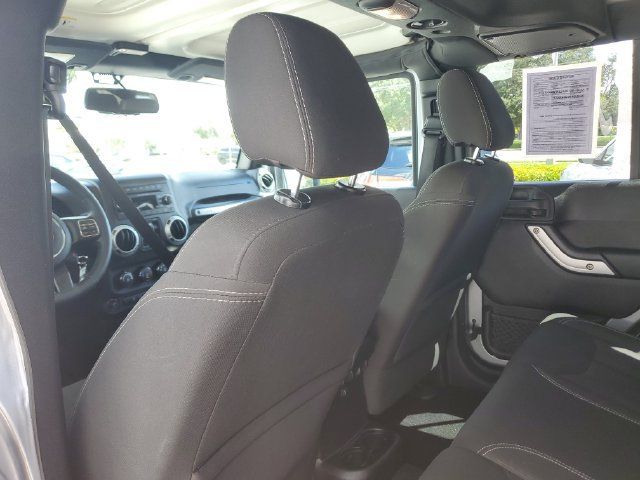 Used 2016 Jeep Wrangler Unlimited Sahara AWD/4WD image 15
