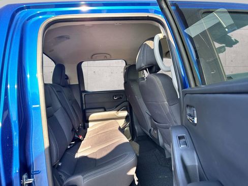 Used 2024 Nissan Frontier SV image 8
