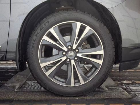 Used 2017 Nissan Pathfinder Platinum w/ Family Entertainment Package image 10