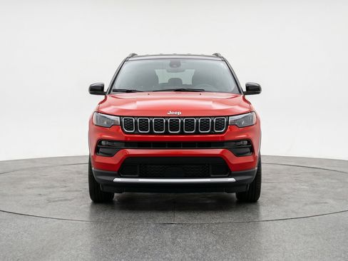 Used 2025 Jeep Compass Limited AWD/4WD image 2