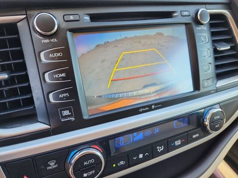 Used 2015 Toyota Highlander Limited Platinum AWD/4WD image 22