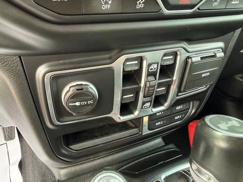 Used 2021 Jeep Wrangler Unlimited Sahara w/ Uconnect 4C Nav & Sound Group AWD/4WD image 26
