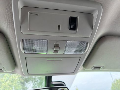 Used 2017 Nissan Titan SV RWD image 21