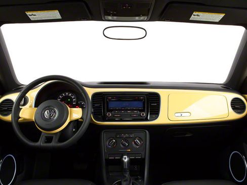 Used 2012 Volkswagen Beetle 2.0T FWD image 7