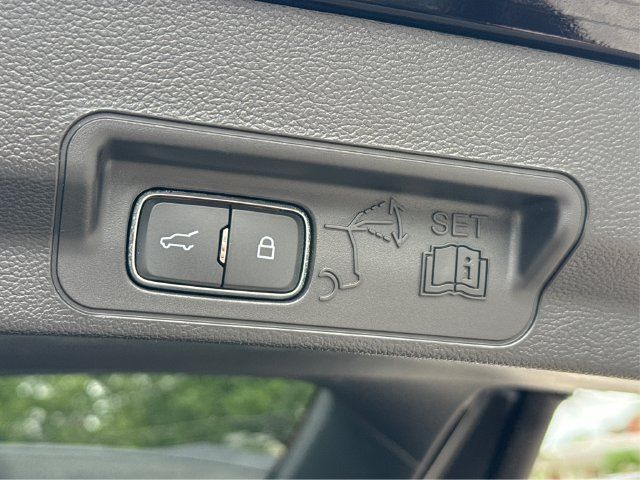 Used 2020 Ford Explorer Platinum w/ Premium Technology Package AWD/4WD image 30