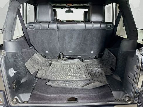 Used 2017 Jeep Wrangler Unlimited Sahara image 22