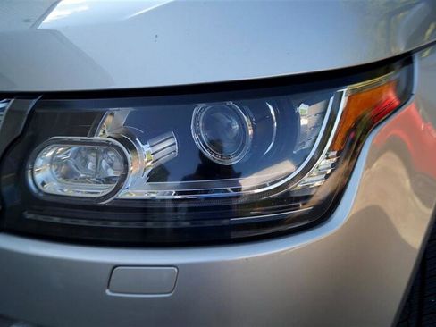 Used 2016 Land Rover Range Rover HSE image 28