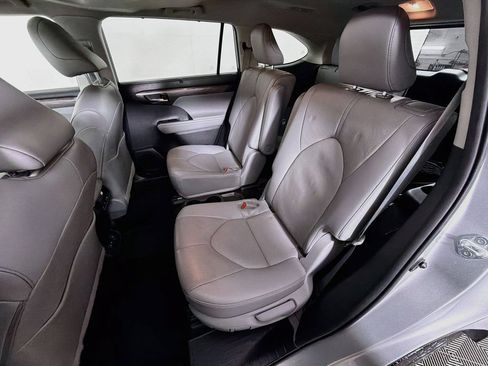 Used 2023 Toyota Highlander Limited AWD/4WD image 25