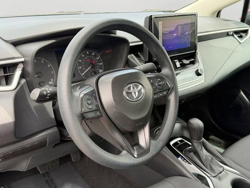 Used 2025 Toyota Corolla LE FWD image 18