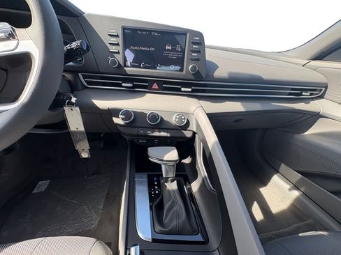 New 2026 Hyundai Elantra SE FWD image 11