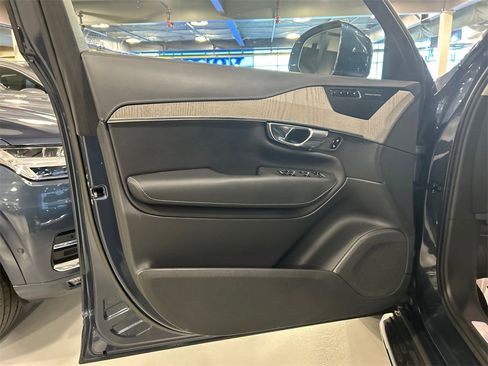 Certified 2023 Volvo XC90 T8 Ultimate image 9