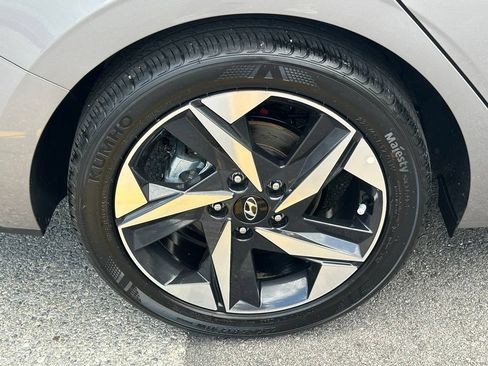 Certified 2023 Hyundai Elantra SEL w/ Convenience Package FWD image 9