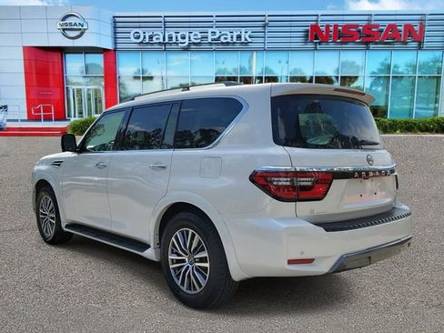 Used 2023 Nissan Armada SL w/ Captain's Chairs Package image 3